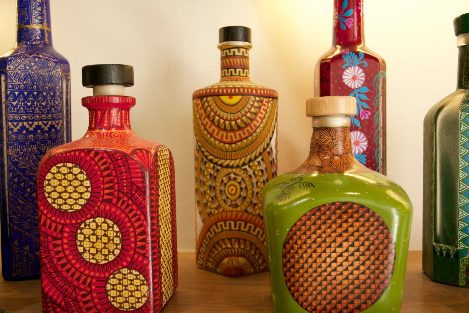 Decantadores y licoreras pintadas a mano en Gallery of Spirits